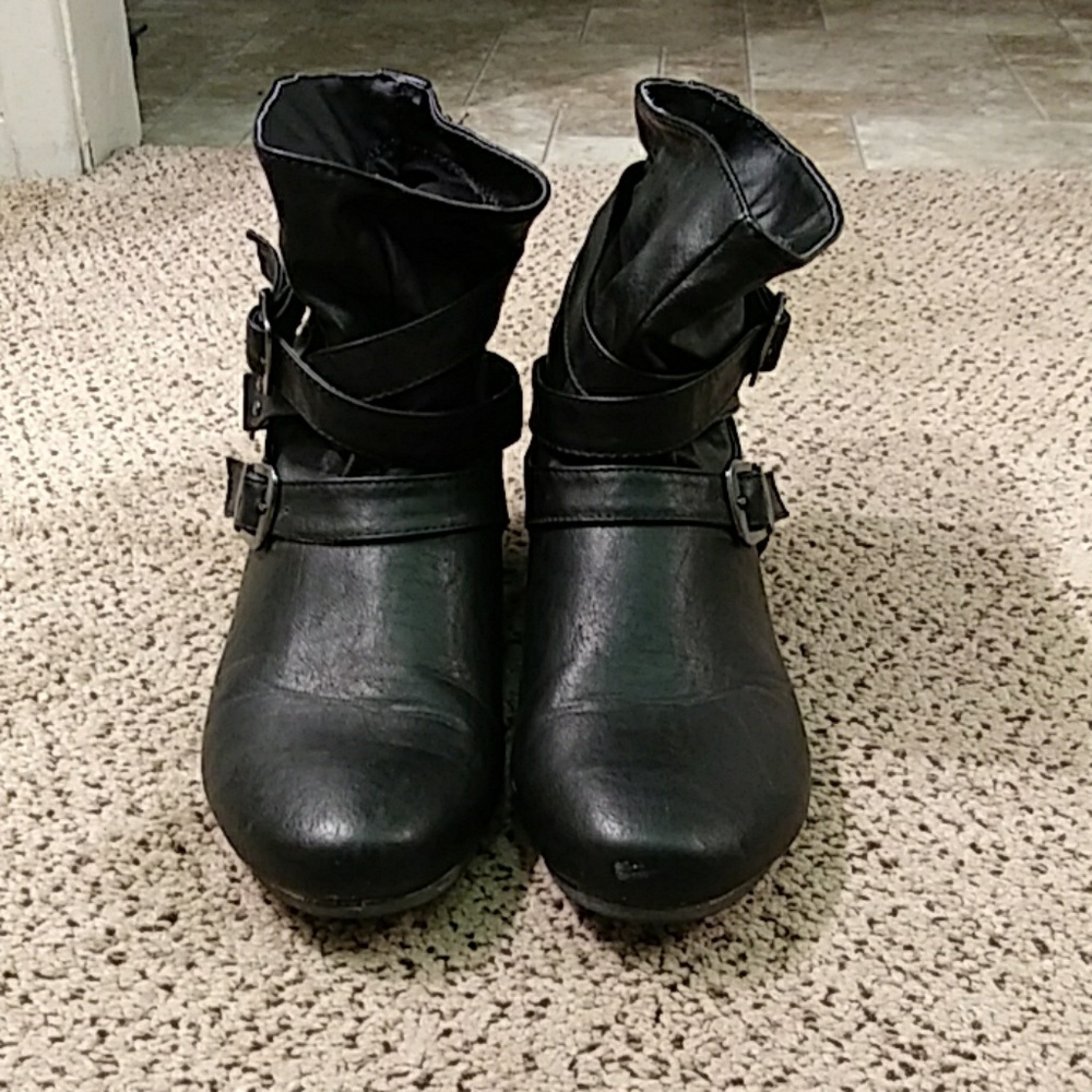 🎉SALE 3/$18 Wild Diva Black Ankle Booties - Picture 2 of 3
